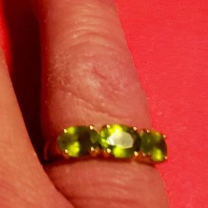 Vintage 14 K Gold 3 Stone Peridot women's ring